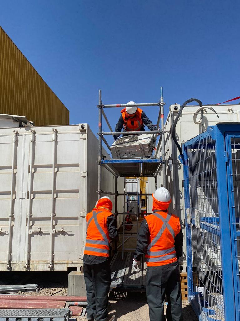 Equipo benode en planta industrial